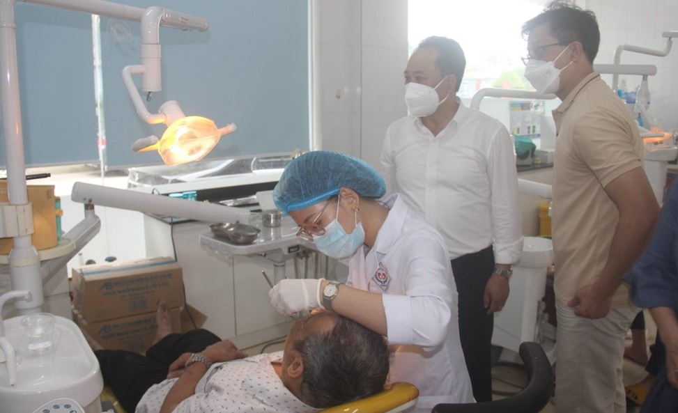 Thăm khu điều trị bệnh nhân ngoại trú của khoa RHM-BV ĐK TW Thái Nguyên